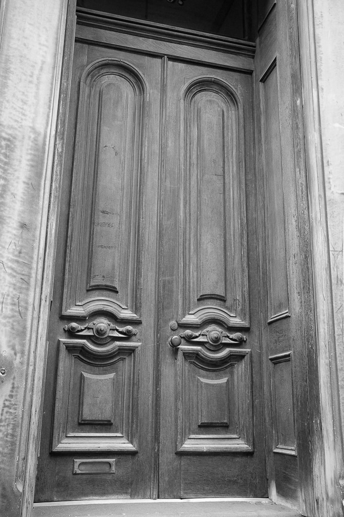 Entrance to the Romanian Consulate