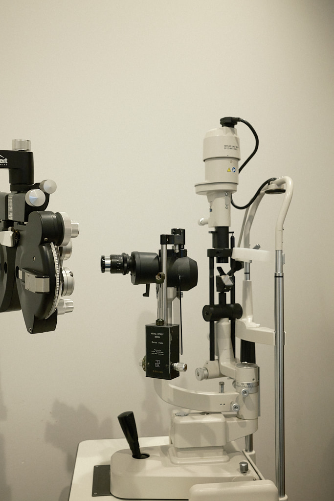 Ophthalmological examination device.