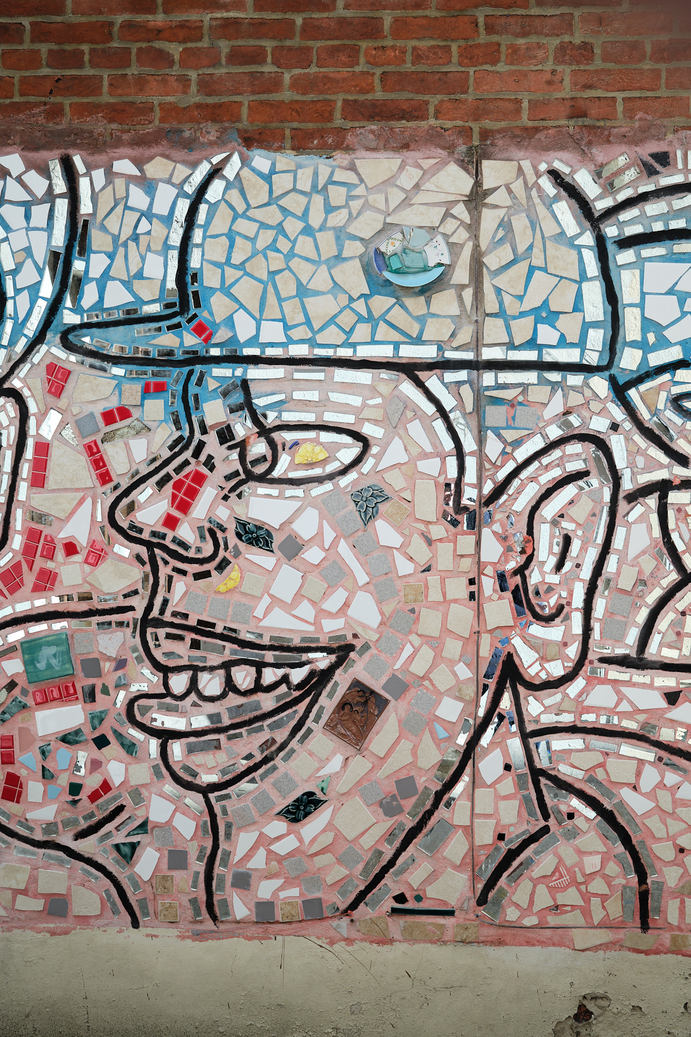 Isaiah Zagar mozaic, 10th and Waverly, Philadelphia, PA.